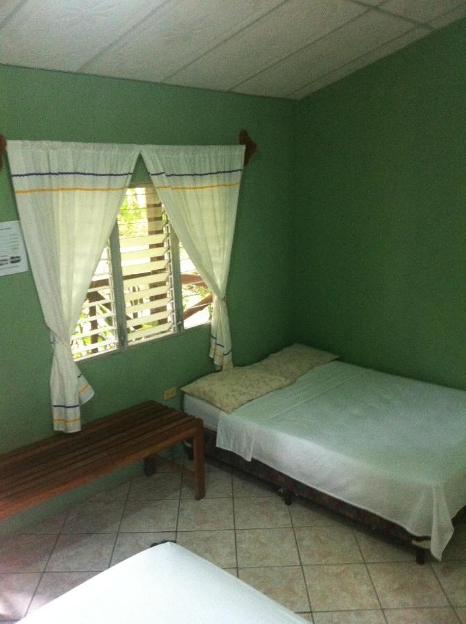 Guest House Posada Ixchel El Remate Kültér fotó