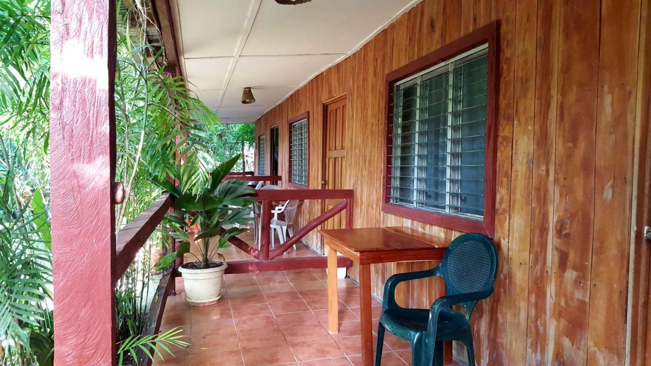Guest House Posada Ixchel El Remate Kültér fotó