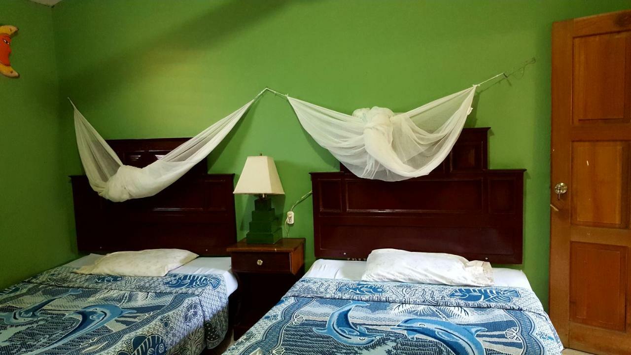 Guest House Posada Ixchel El Remate Kültér fotó